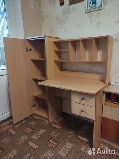 Письменный стол