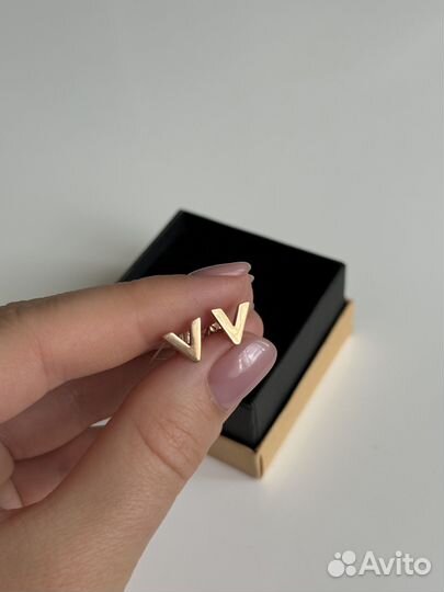 Серьги V золотые