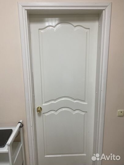 Дверь межкомнатная с замком и навесами