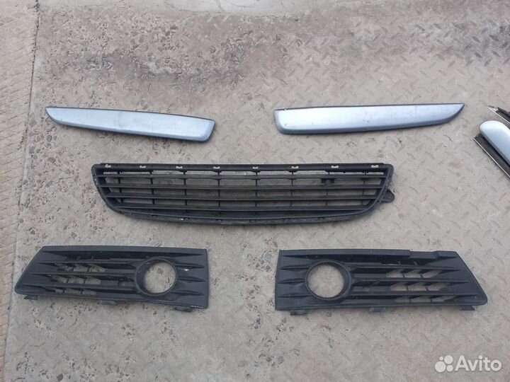 Opel Zafira B решётки переднего бампера под птф