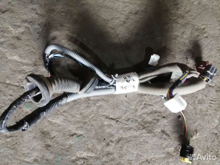 Проводка двери Nissan Tiida