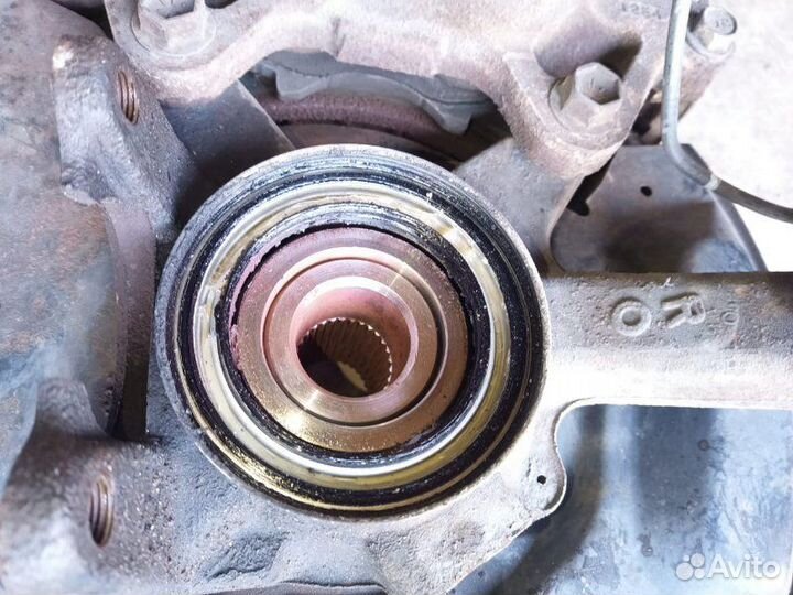 Ступица передняя правая Toyota Sequoia UCK45