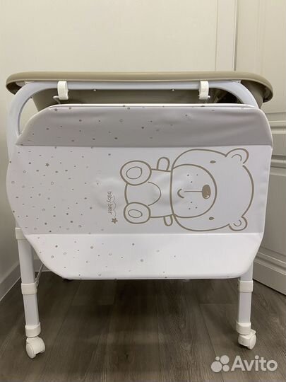 Ванночка для купания и пеленальный столик