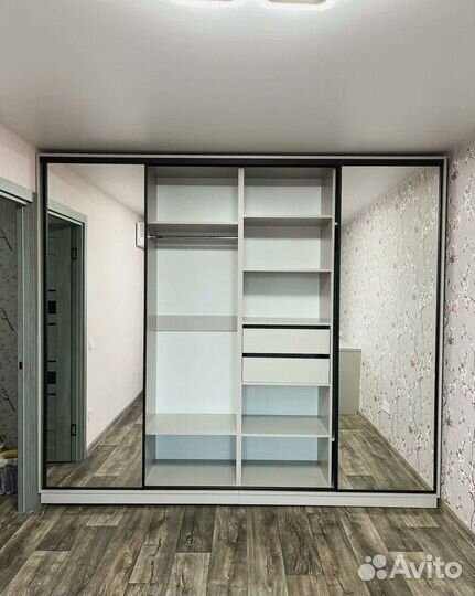 Красивый шкаф купе