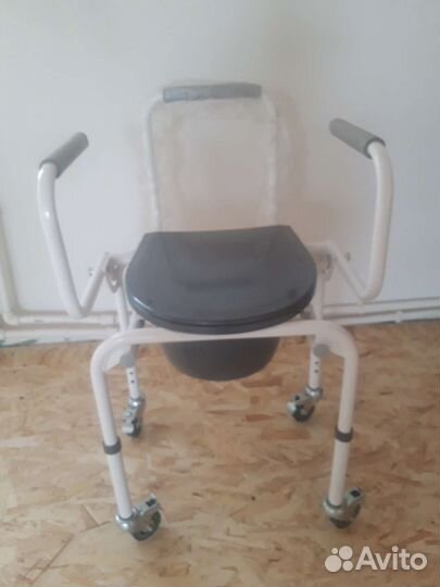 Санитарное кресло (туалет)