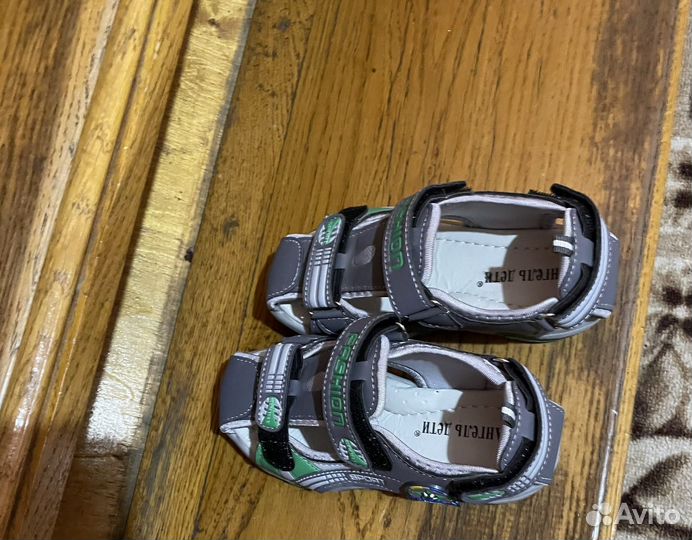 Сандали новые