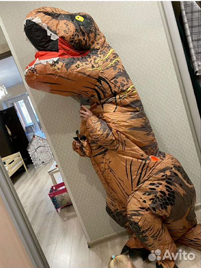 Аренда надувного костюма динозавра