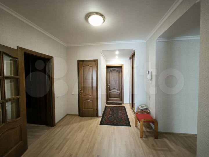 3-к. квартира, 118,5 м², 2/4 эт.