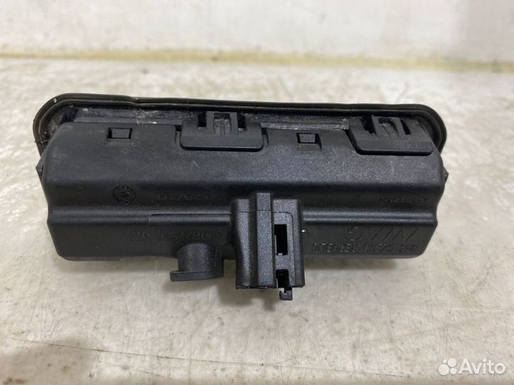 Кнопка крышки багажника Volkswagen Polo 5 2015