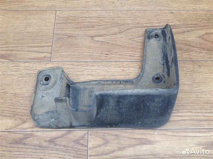 Брызговик передний правый Hyundai Elantra с 2015 г