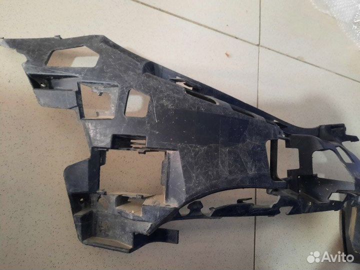 Скелет переднего бампера правый Mercedes Benz