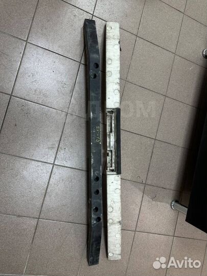 Жесткость бампера Nissan Gloria 62032AG000 Y34