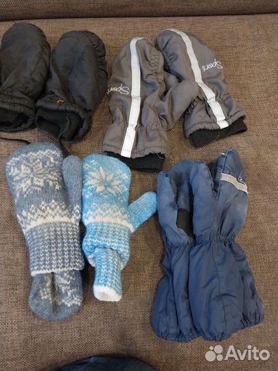 Продам пакетом детские головные уборы, варежки б/у