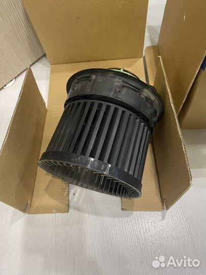 Моторчик печки peugeot 308 2012