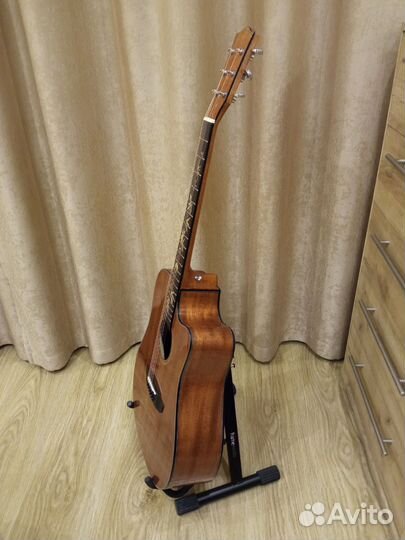 Акустическая гитара