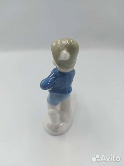 Статуэтка фарфор 