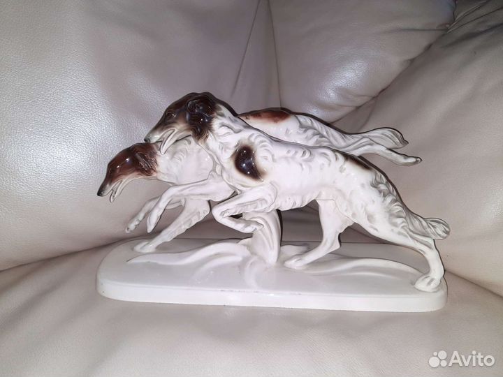 Фарфоровая немецкая статуэтка Русские Борзые