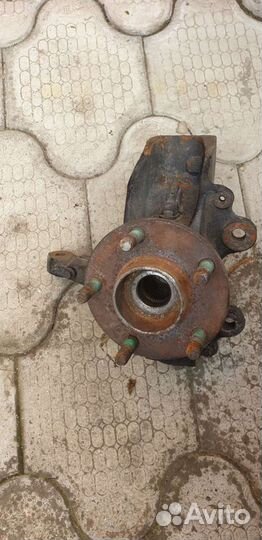 Поворотный кулак Volvo S40