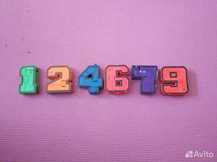 Коллекционные цифры-роботы