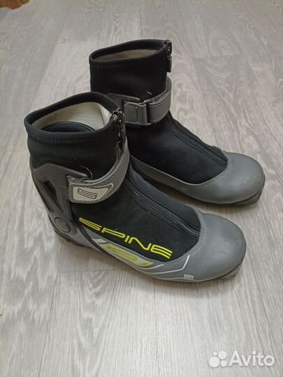 Лыжные ботинки