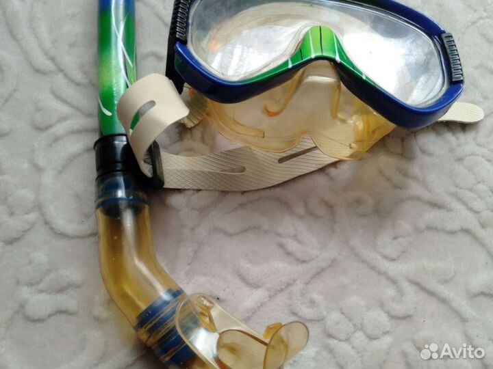Маска с трубкой для плавания