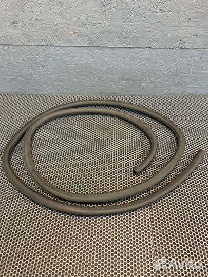 Уплотнитель кузова задний левый Porshe Panamera