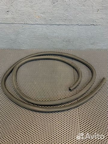 Уплотнитель кузова задний левый Porshe Panamera