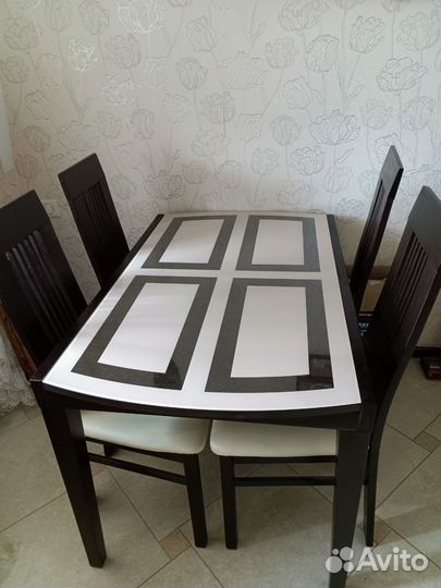 Кухонный стол и стулья комплект бу