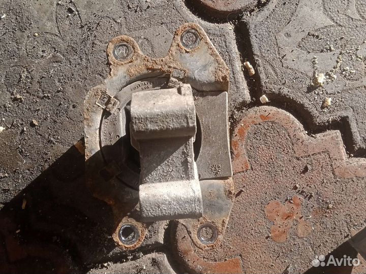 Кронштейн подушки коробки передач Опель Корса С