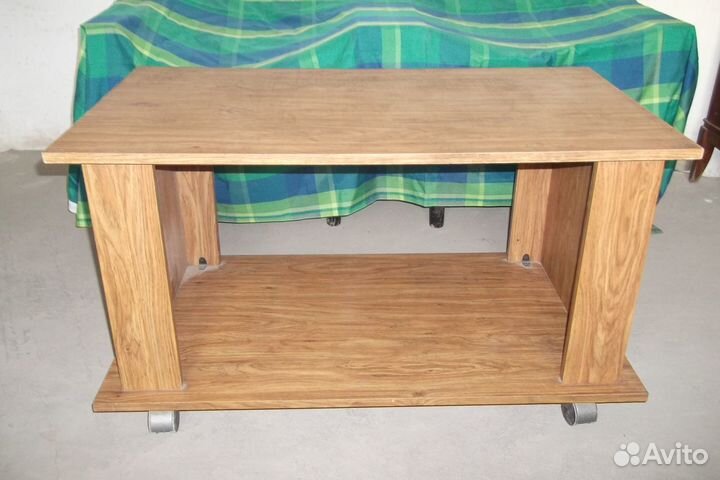 Столик журнальный на колёсиках, б/у