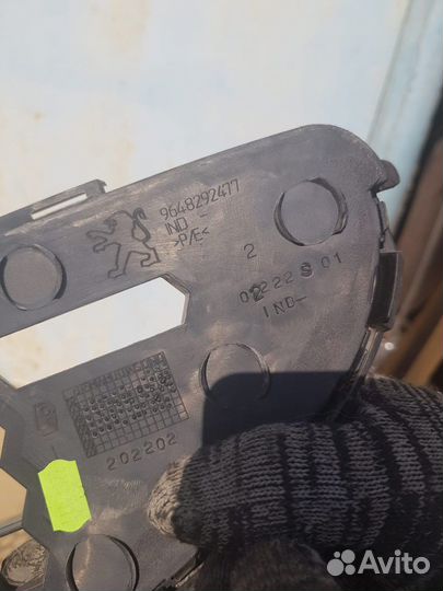 Решетка радиатора Peugeot 206