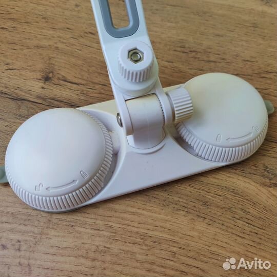 Подставка для планшета и смартфона на присоске