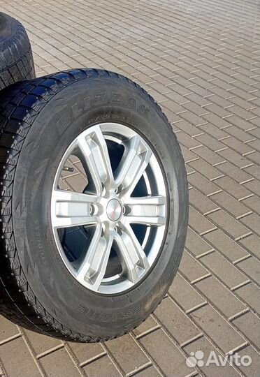 Bridgestone Blizzak DM-V1 265/65 R17 112H