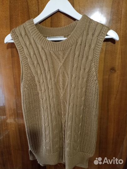 Жилеты вязанные S