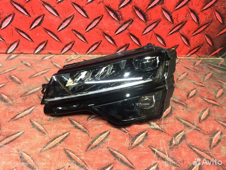 Фара левая LED Skoda Karoq