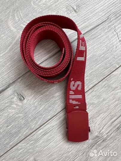 Ремень тканевый Levis красный