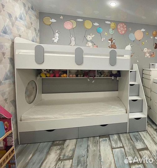 Двухъярусная кровать с лесницей-комодом