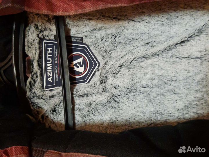 Куртка с натуральным мехом енота