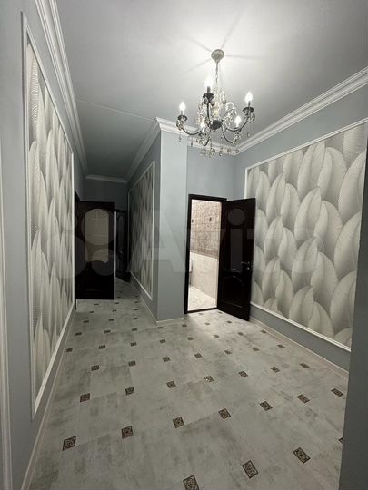 3-к. квартира, 100 м², 1/4 эт.