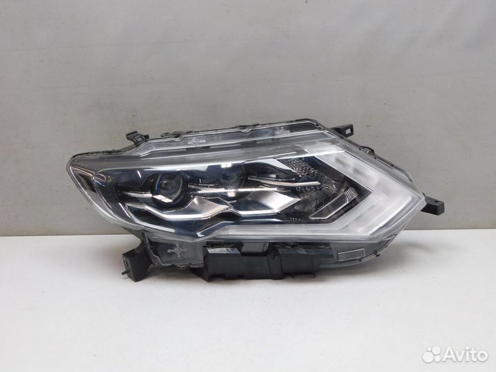 Фара правая Nissan X-Trail