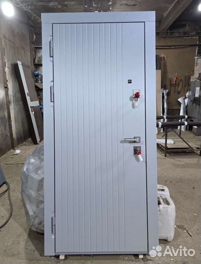 Дверь входная металлическая