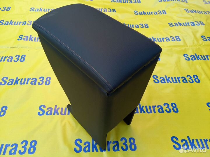 Подлокотник Honda Stepwgn 2009-2015