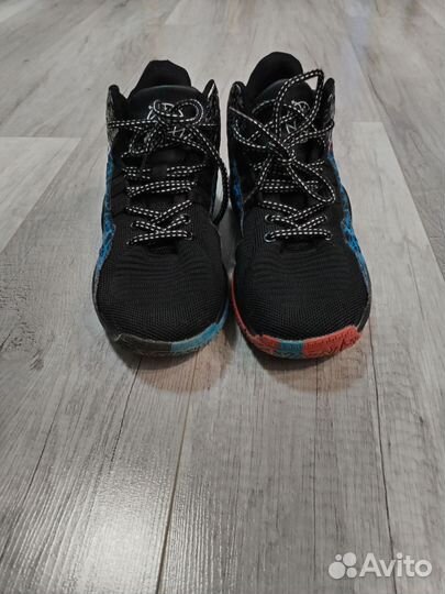 Баскетбольные кроссовки 39 размер