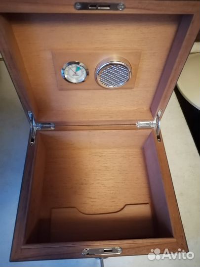 Хьюмидор для сигар 25х22х10 на 20 сигар Ирландия