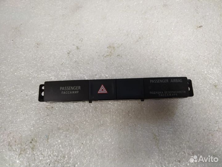Кнопка аварийной сигнализации L200 Pajero Sport 3