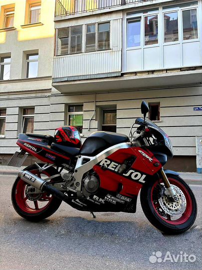 Мотоцикл honda CBR 900 RR Fireblade