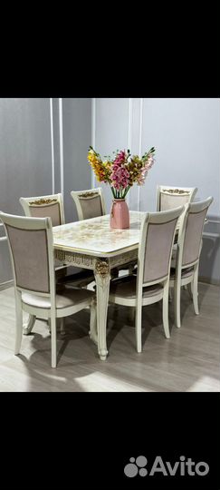 Стол и стулья