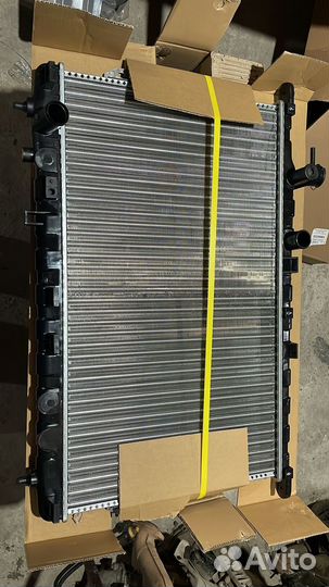 Радиатор охлаждения Хундай Соната