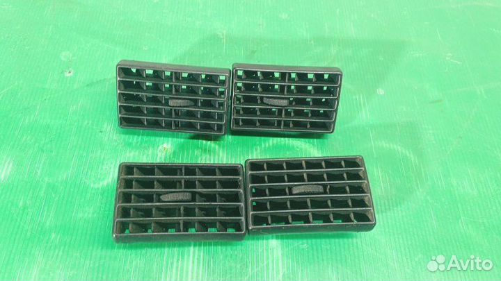 Дефлектор воздушный Audi 80S седан 1 1989