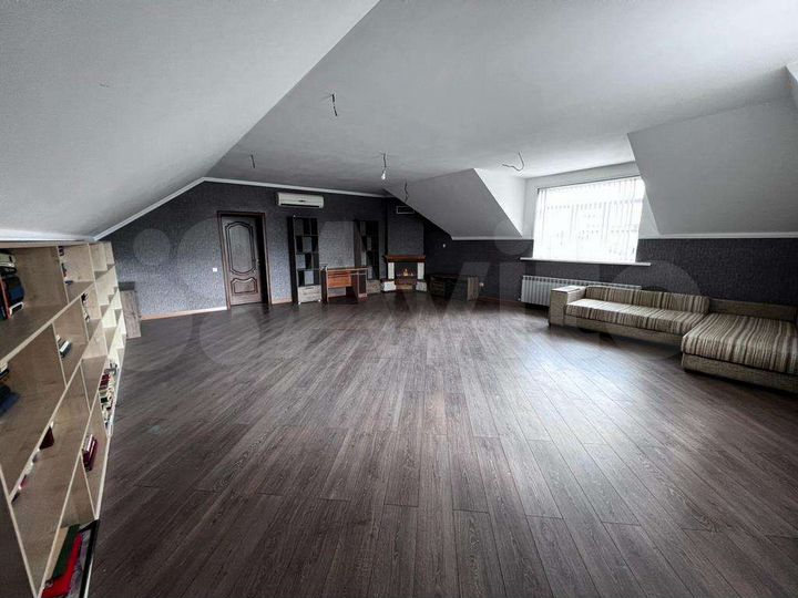 Дом 1200 м² на участке 12 сот.